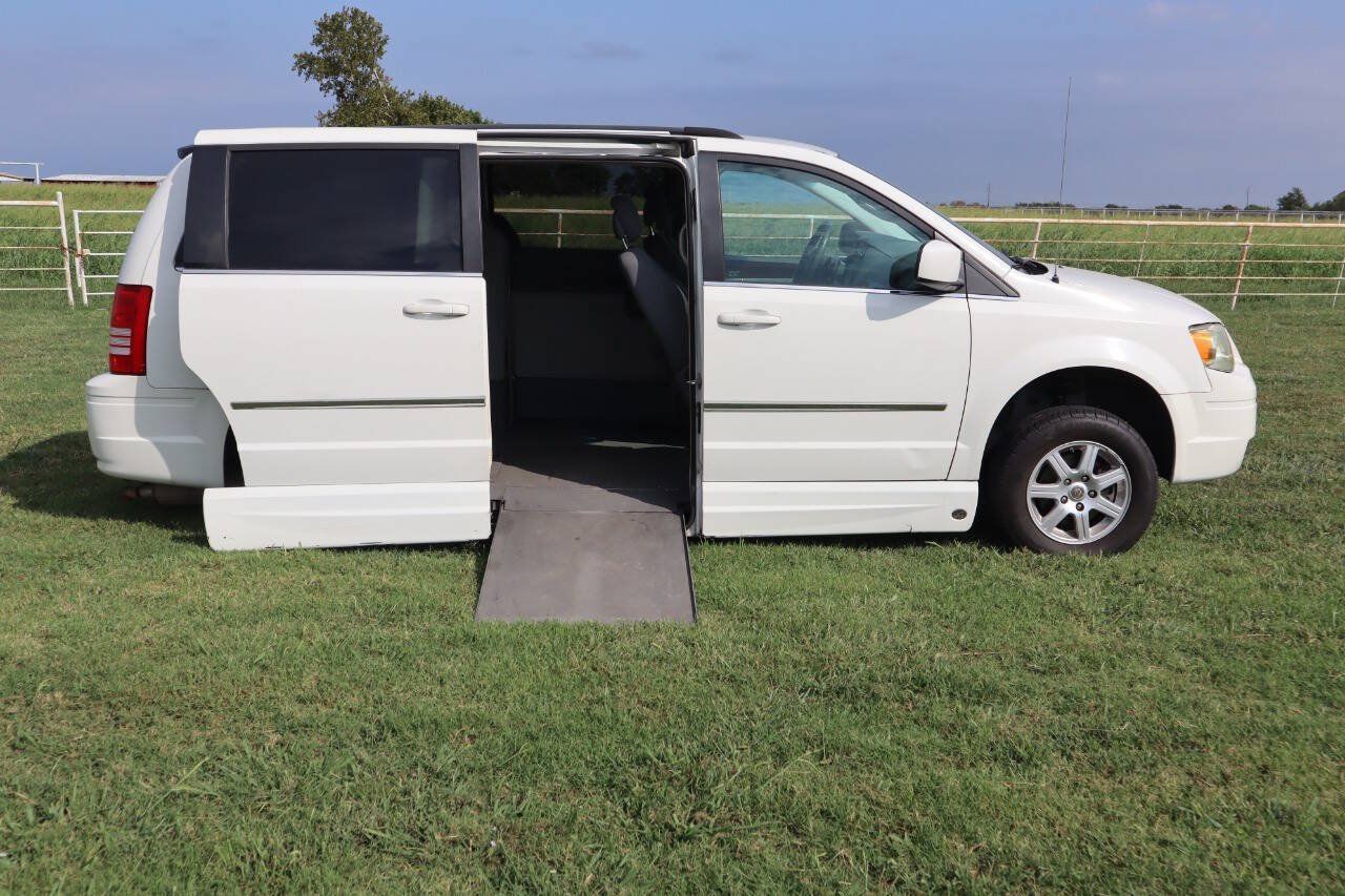 Used 2010 Chrysler Town & Country Touring FWD image 13