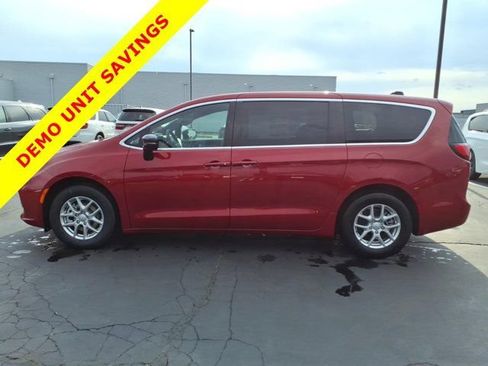 New 2026 Chrysler Pacifica Select FWD image 3