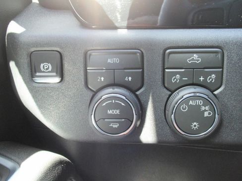 Used 2026 Chevrolet Silverado 1500 LT AWD/4WD image 23
