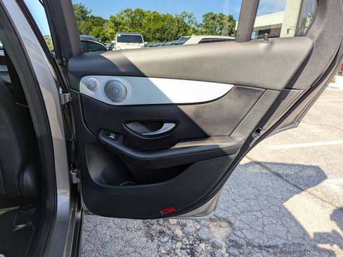 Used 2019 Mercedes-Benz GLC 300 4MATIC image 37