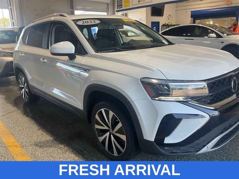 Used 2022 Volkswagen Taos SE FWD image 4