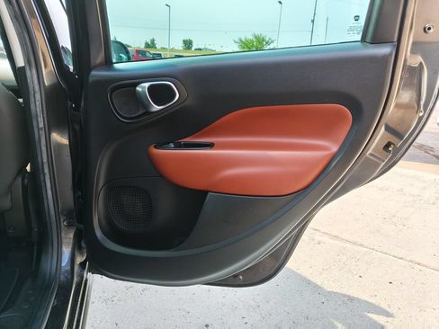 Used 2014 FIAT 500L Trekking w/ Popular Equipment Group FWD image 17
