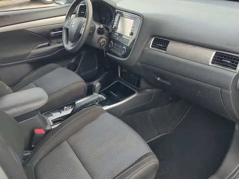 Used 2018 Mitsubishi Outlander SEL AWD/4WD image 24