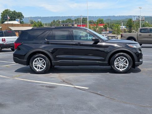 New 2026 Ford Explorer Active RWD image 3