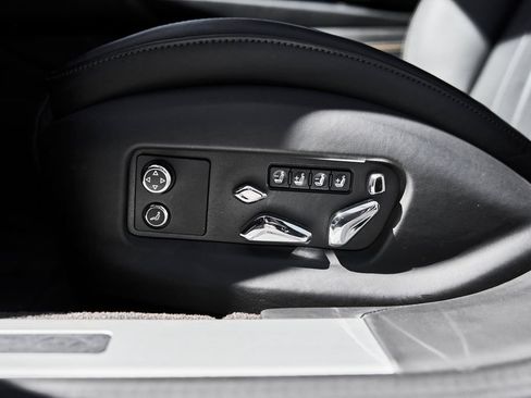 Used 2024 Bentley Flying Spur V8 AWD/4WD image 38