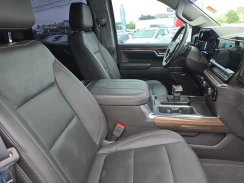 Used 2024 Chevrolet Silverado 1500 LT Trail Boss w/ Convenience Package II AWD/4WD image 10