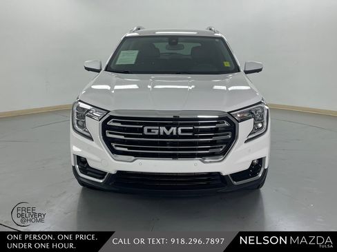Used 2022 GMC Terrain SLT w/ Infotainment Package II image 2