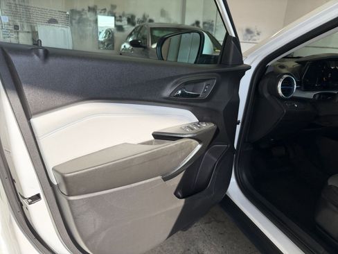 Used 2025 Chevrolet Trax LT image 20