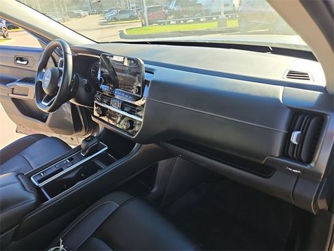 Used 2023 Nissan Pathfinder SL image 27