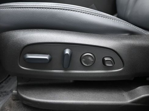 Used 2024 Buick Enclave Premium image 11