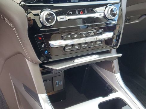 Used 2023 Ford Explorer Platinum w/ Technology Package AWD/4WD image 23