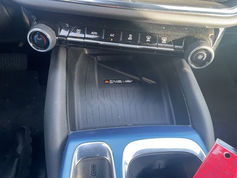 Used 2025 Chevrolet Equinox EV LT w/ Convenience Package image 27