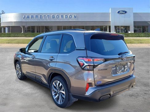 Used 2025 Subaru Forester Touring image 3