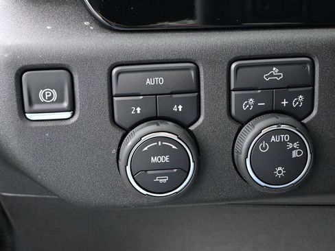 Used 2025 Chevrolet Silverado 1500 LT image 13