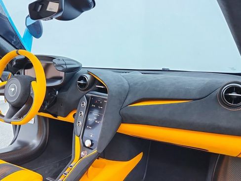 Used 2024 McLaren 750S Spider image 28