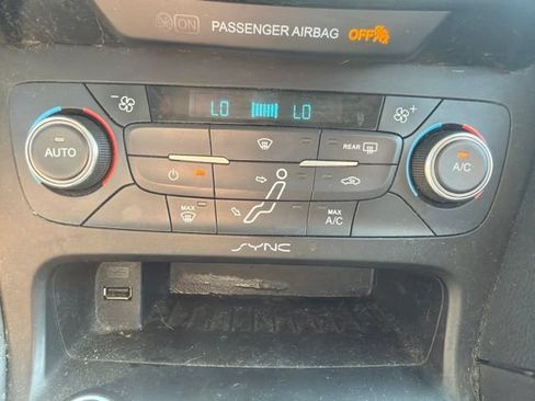 Used 2016 Ford Focus SE FWD image 27