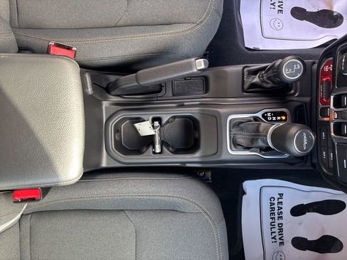 Used 2024 Jeep Gladiator Sport image 13