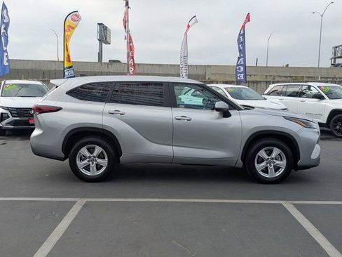 Used 2025 Toyota Highlander LE image 4