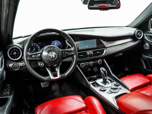 Used 2024 Alfa Romeo Giulia Veloce AWD/4WD image 5