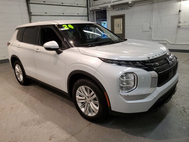 Used 2024 Mitsubishi Outlander ES AWD/4WD image 9