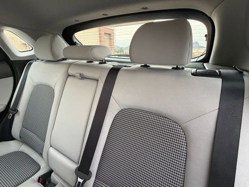 Used 2022 Hyundai Kona SE image 11