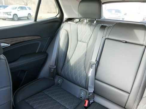 Used 2023 Buick Envision Avenir image 12