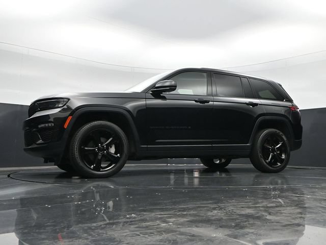 Used 2023 Jeep Grand Cherokee Limited w/ Black Appearance Package AWD/4WD image 48