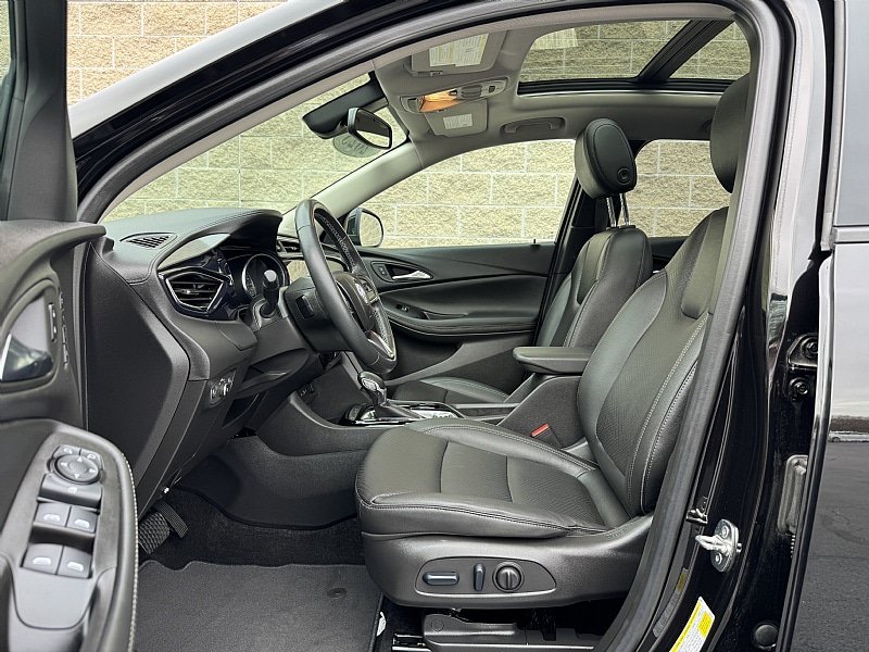 Used 2023 Buick Encore GX Essence w/ Experience Buick Package FWD image 18