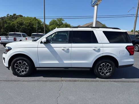 Used 2024 Ford Expedition XLT AWD/4WD image 32