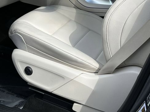 Certified 2024 Mercedes-Benz GLE 450 4MATIC image 12