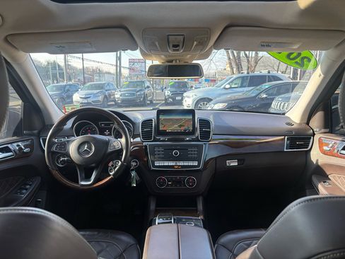 Used 2017 Mercedes-Benz GLS 550 4MATIC image 19