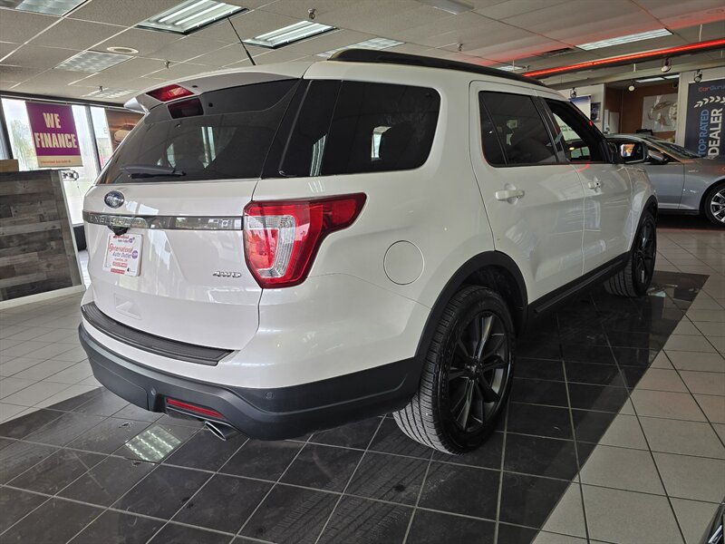 Used 2018 Ford Explorer XLT w/ Equipment Group 202A AWD/4WD image 4