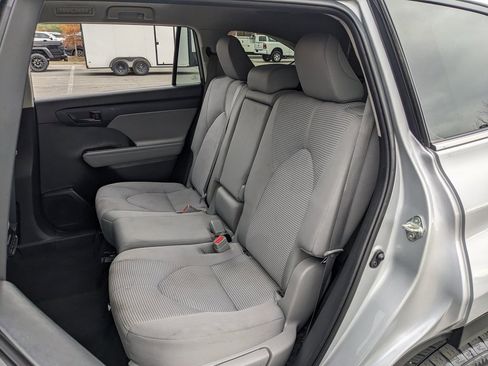 Used 2023 Toyota Highlander L image 32
