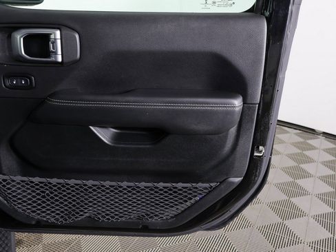 Used 2020 Jeep Wrangler Unlimited Sahara w/ Uconnect 4C Nav & Sound Group image 17