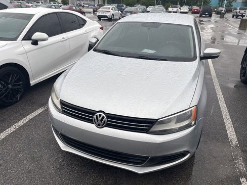 Used 2014 Volkswagen Jetta SE FWD image 2