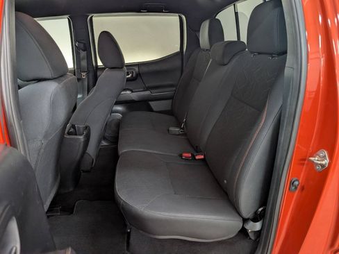 Used 2017 Toyota Tacoma TRD Sport AWD/4WD image 14