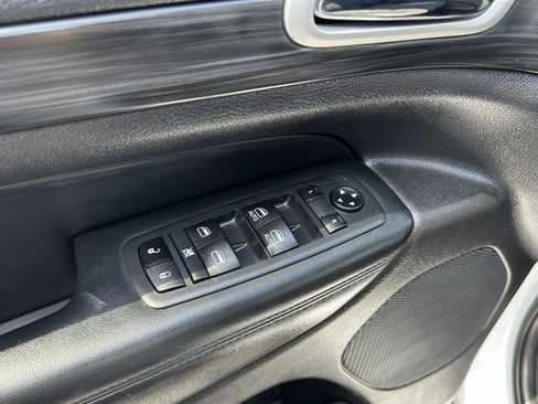 Used 2021 Jeep Grand Cherokee Laredo X AWD/4WD image 24
