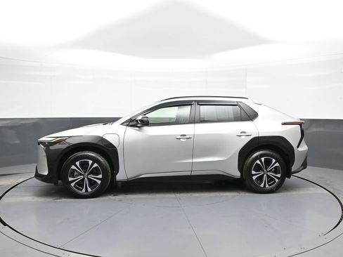 Used 2023 Toyota bZ4X XLE w/ Weather Package image 9