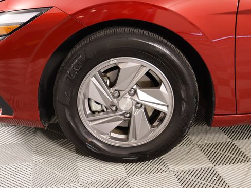 Certified 2024 Hyundai Elantra SE image 16