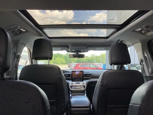 Used 2023 Ford Explorer XLT w/ Equipment Group 202A AWD/4WD image 16