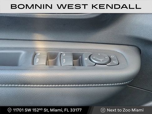 Used 2023 GMC Terrain SLE w/ Driver Convenience Package image 27