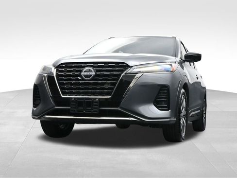 Used 2023 Nissan Kicks SR w/ SR Premium Package image 31