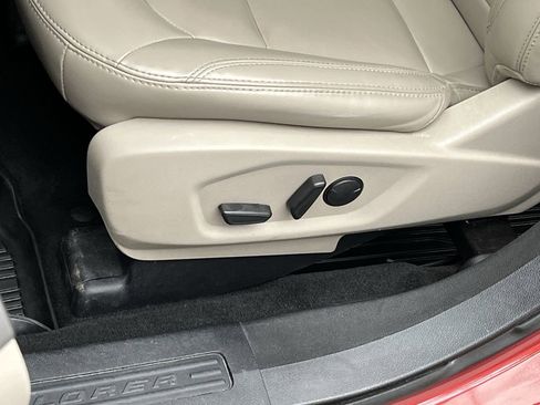 Used 2019 Ford Explorer XLT w/ Equipment Group 202A AWD/4WD image 12