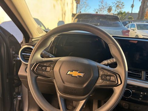 Used 2025 Chevrolet Trax LT image 34