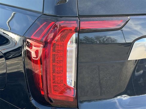 Used 2024 GMC Yukon XL Denali image 10