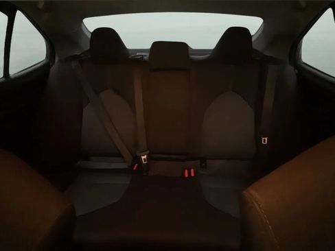 Used 2018 Toyota Camry LE FWD image 19