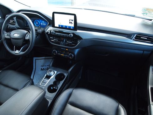 Used 2022 Ford Escape Titanium image 29