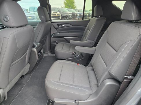 Used 2025 Chevrolet Traverse LT w/ Driver Confidence Package FWD image 13