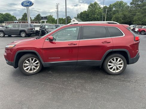 Used 2017 Jeep Cherokee Limited AWD/4WD image 4