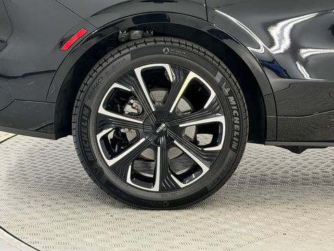 Used 2025 Lincoln Nautilus Reserve AWD/4WD image 12